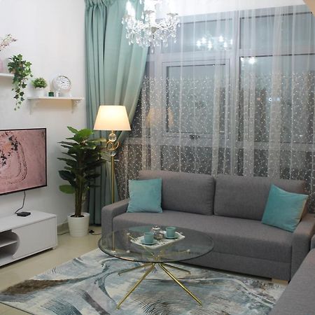 Newly Furnished One Bedroom Apartment Next To Metro & Beach In Marina Residence Dubai Eksteriør bilde