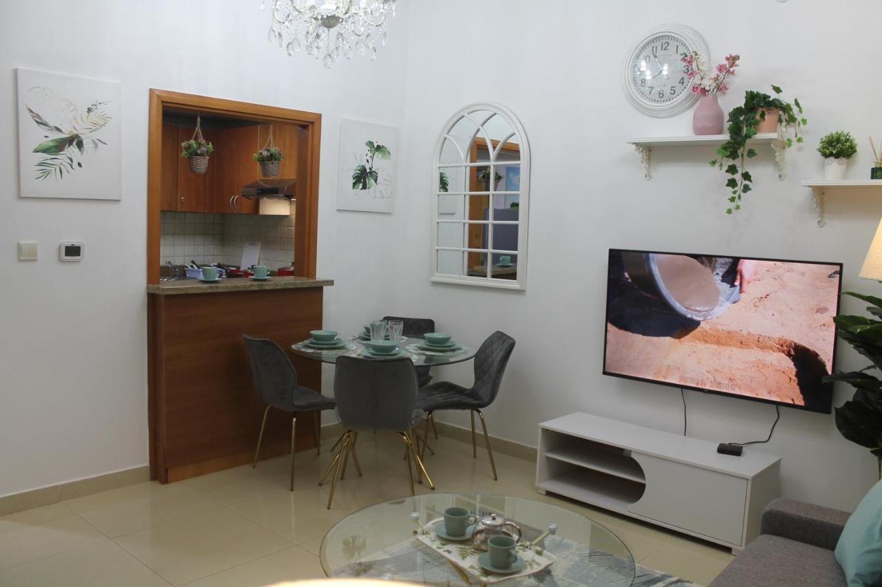 Newly Furnished One Bedroom Apartment Next To Metro & Beach In Marina Residence Dubai Eksteriør bilde
