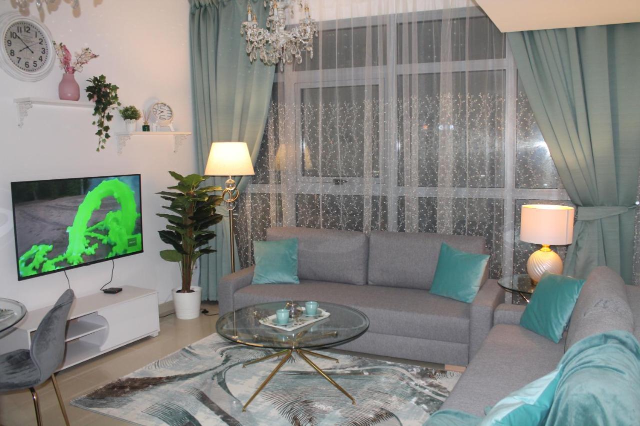 Newly Furnished One Bedroom Apartment Next To Metro & Beach In Marina Residence Dubai Eksteriør bilde