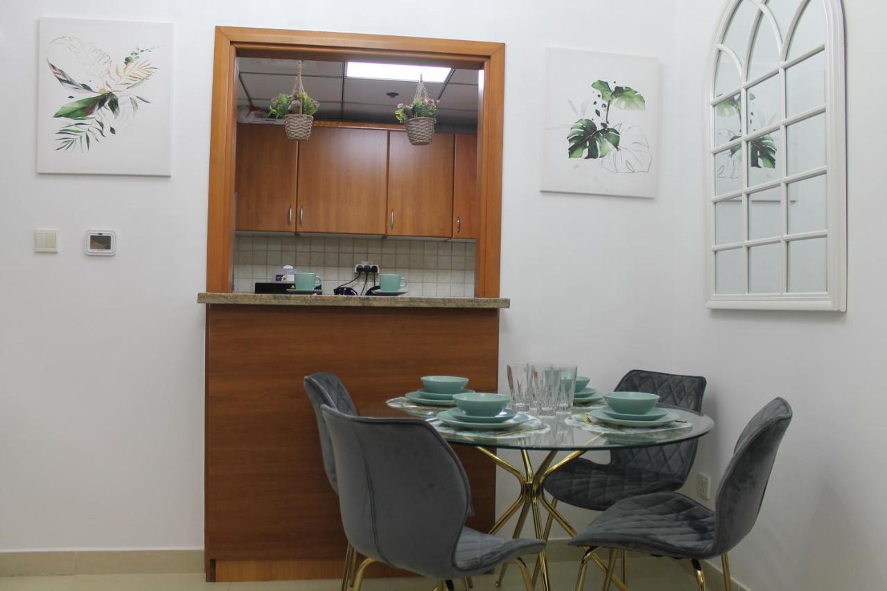 Newly Furnished One Bedroom Apartment Next To Metro & Beach In Marina Residence Dubai Eksteriør bilde