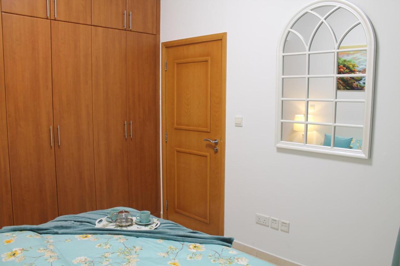 Newly Furnished One Bedroom Apartment Next To Metro & Beach In Marina Residence Dubai Eksteriør bilde