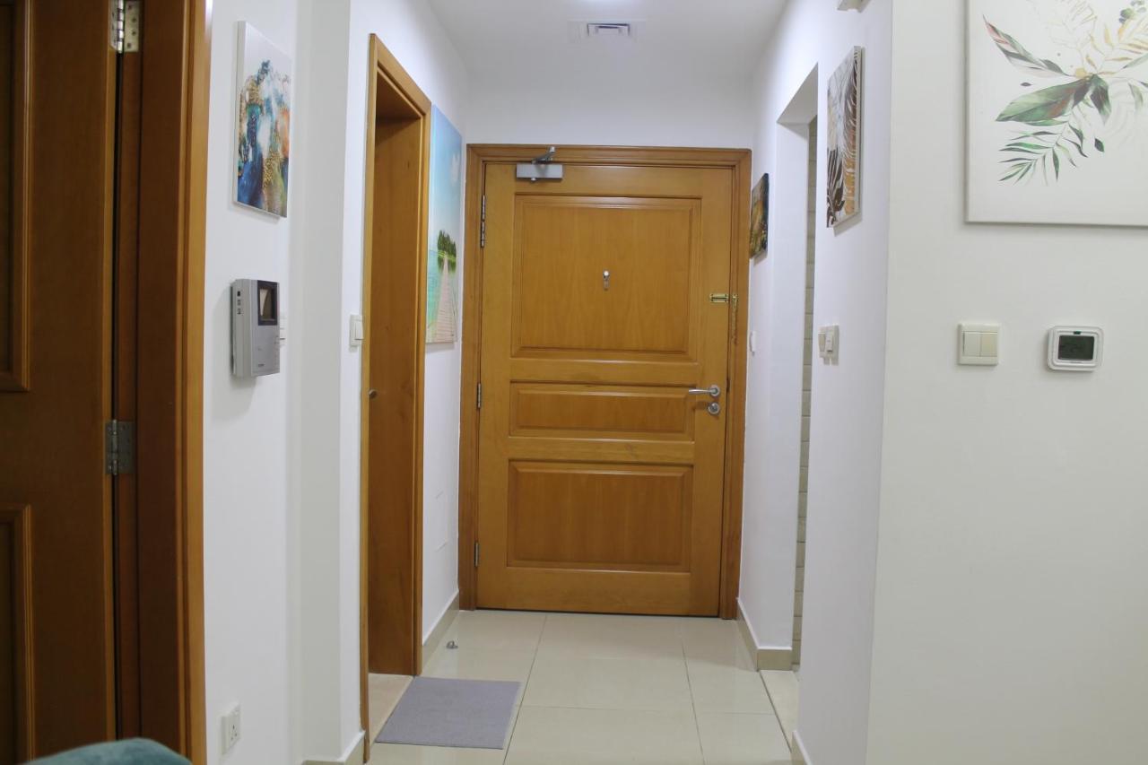 Newly Furnished One Bedroom Apartment Next To Metro & Beach In Marina Residence Dubai Eksteriør bilde