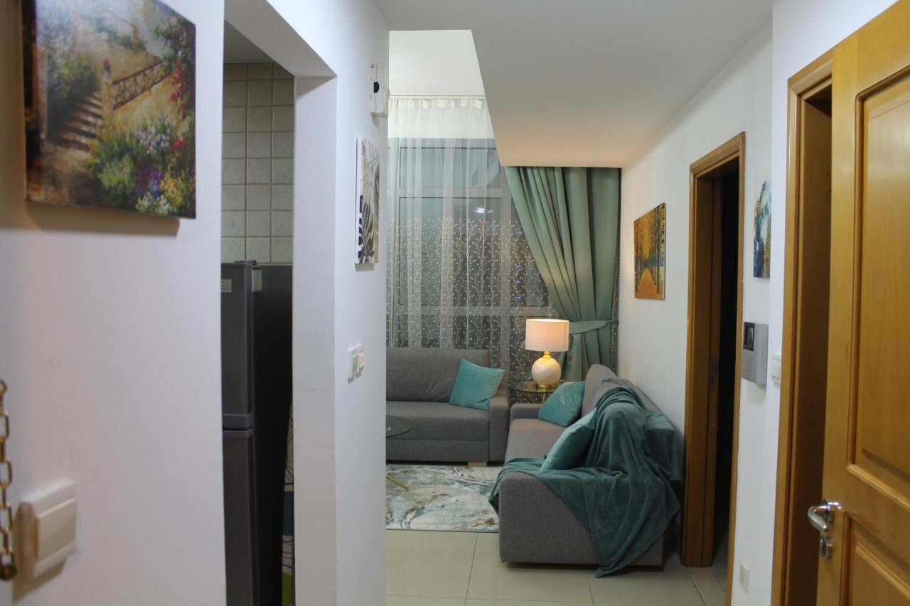 Newly Furnished One Bedroom Apartment Next To Metro & Beach In Marina Residence Dubai Eksteriør bilde