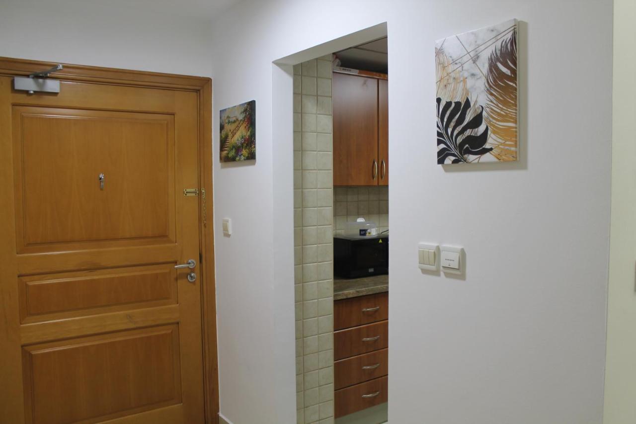 Newly Furnished One Bedroom Apartment Next To Metro & Beach In Marina Residence Dubai Eksteriør bilde