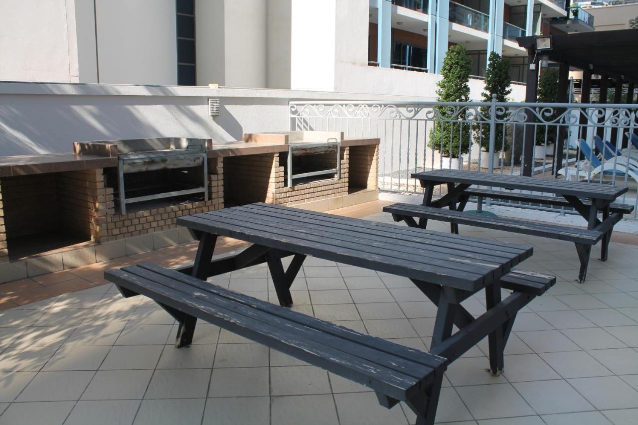 Newly Furnished One Bedroom Apartment Next To Metro & Beach In Marina Residence Dubai Eksteriør bilde