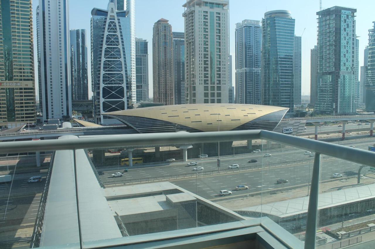 Newly Furnished One Bedroom Apartment Next To Metro & Beach In Marina Residence Dubai Eksteriør bilde