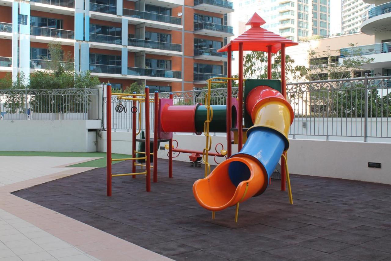 Newly Furnished One Bedroom Apartment Next To Metro & Beach In Marina Residence Dubai Eksteriør bilde