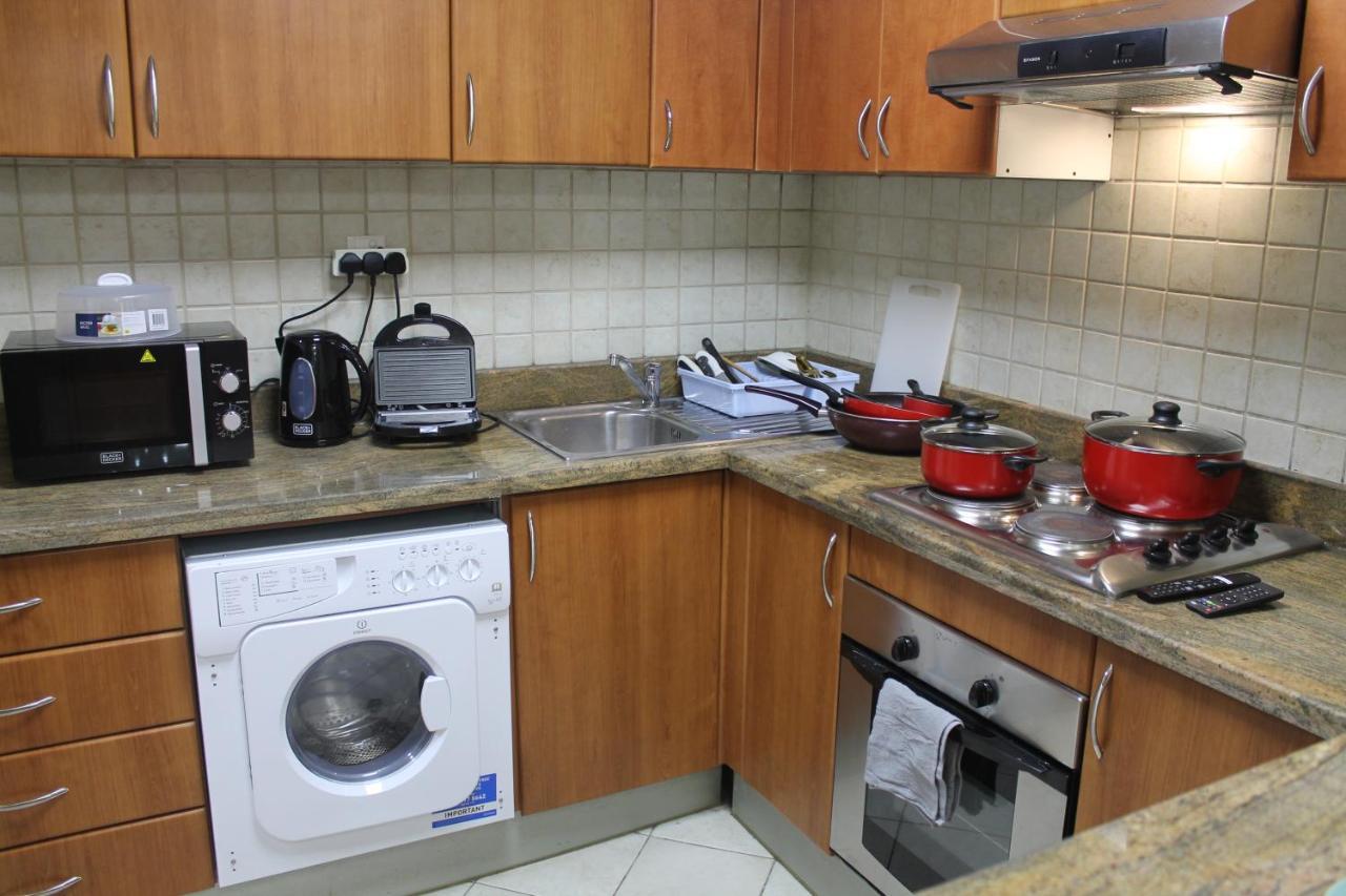 Newly Furnished One Bedroom Apartment Next To Metro & Beach In Marina Residence Dubai Eksteriør bilde