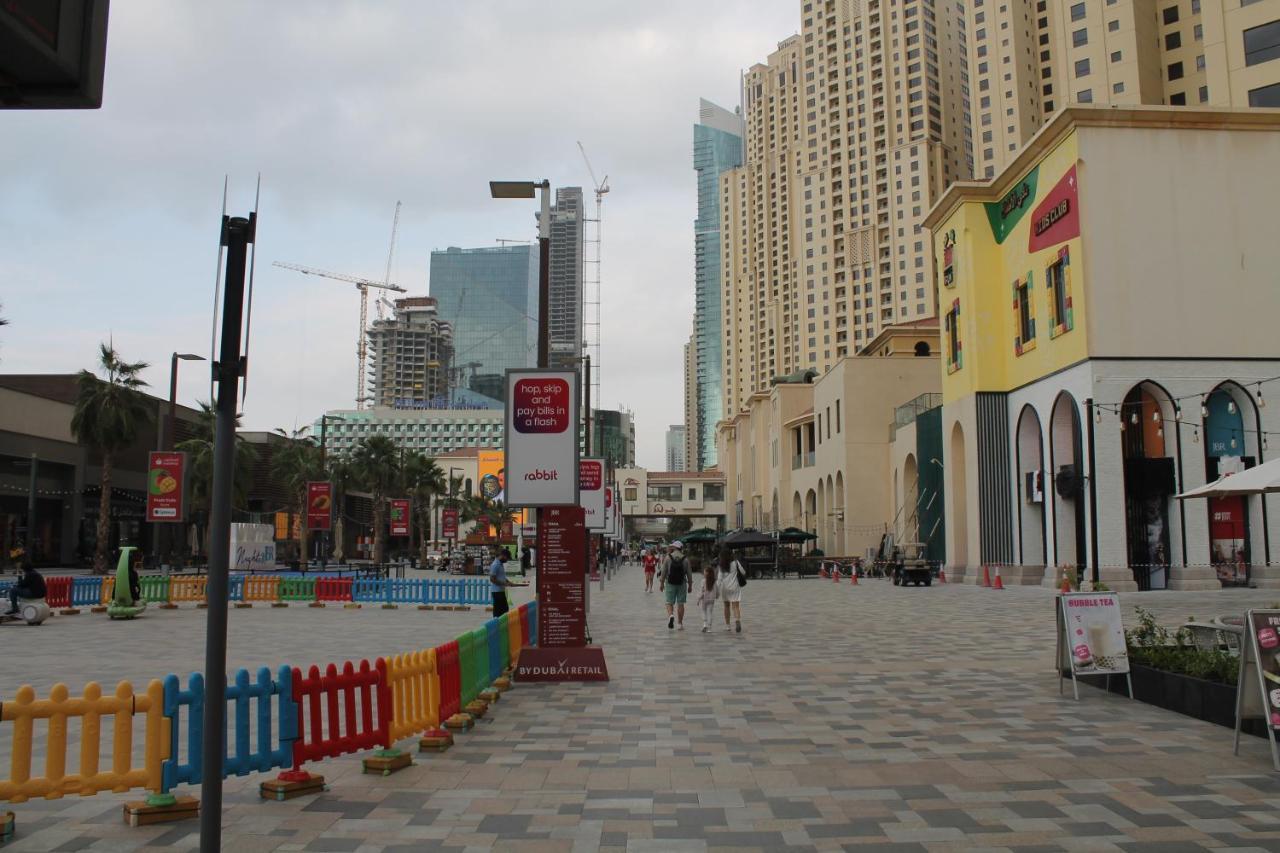 Newly Furnished One Bedroom Apartment Next To Metro & Beach In Marina Residence Dubai Eksteriør bilde