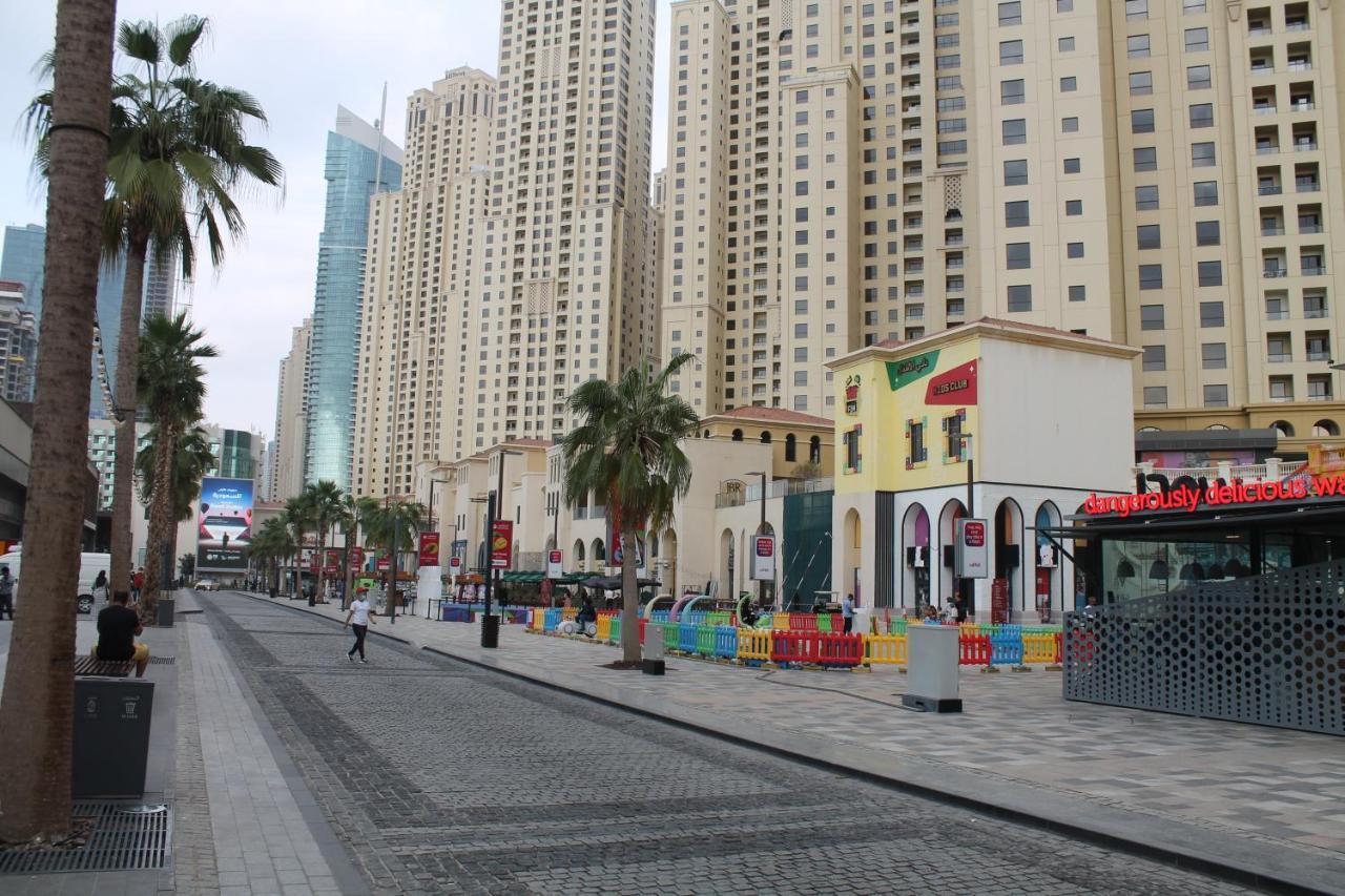 Newly Furnished One Bedroom Apartment Next To Metro & Beach In Marina Residence Dubai Eksteriør bilde
