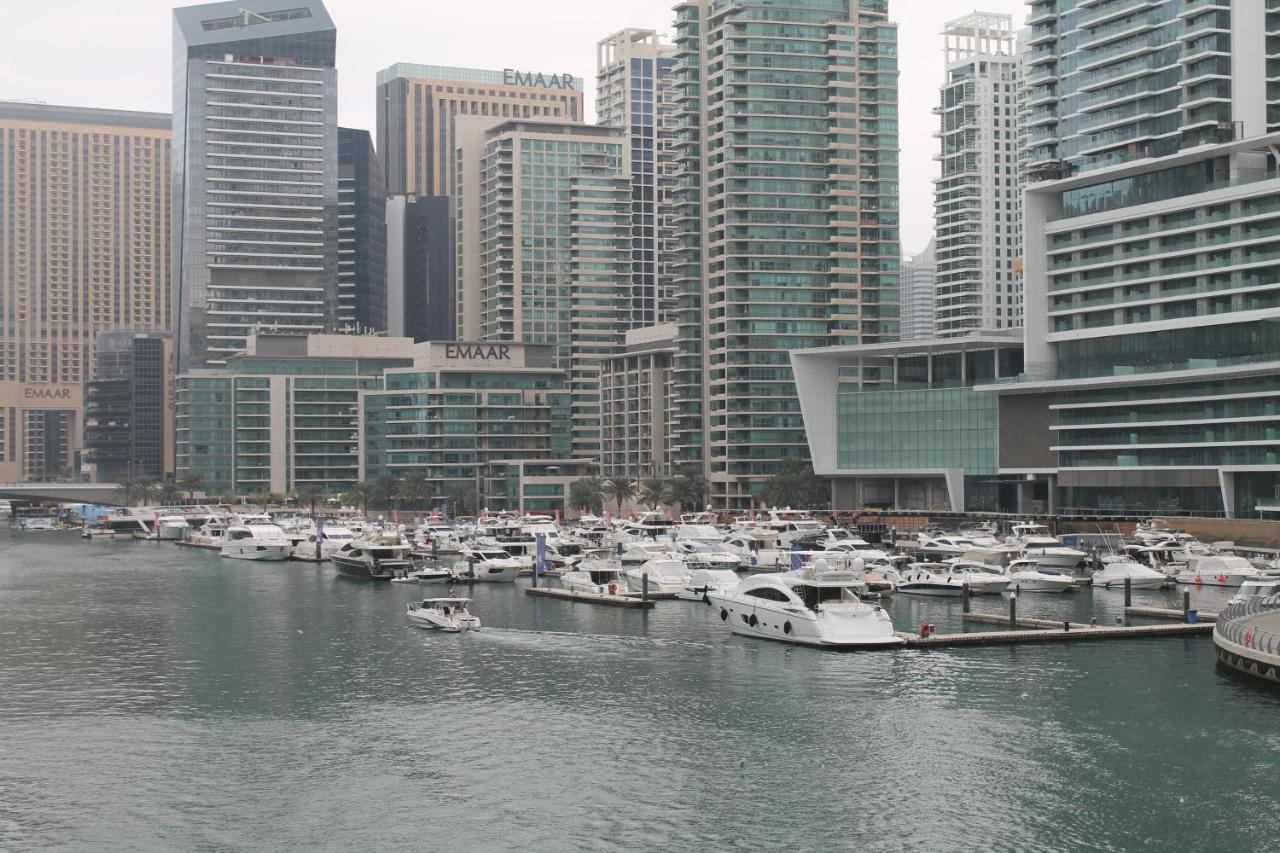 Newly Furnished One Bedroom Apartment Next To Metro & Beach In Marina Residence Dubai Eksteriør bilde