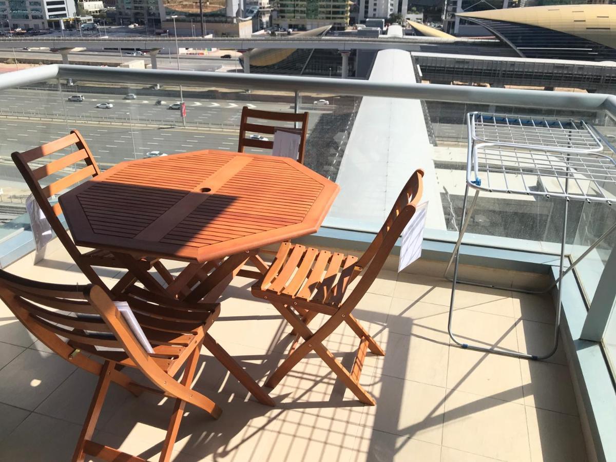 Newly Furnished One Bedroom Apartment Next To Metro & Beach In Marina Residence Dubai Eksteriør bilde